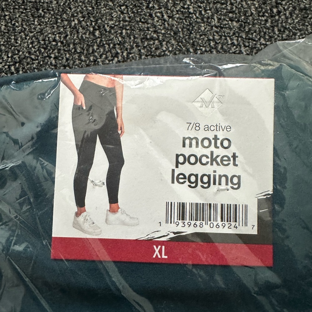 NWT Member’s Mark 7/8 Active moto pocket legging XL
Oceanic Teal